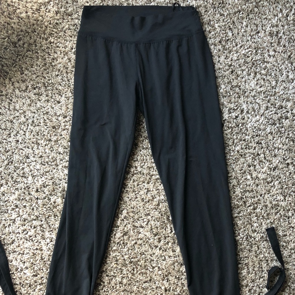 Black yoga pants